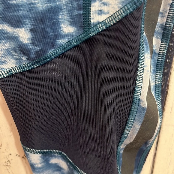 🌻 Lululemon Size 4 Cropped Leggings Reflective Side stripes Mesh Navy and Gray - Picture 12 of 14